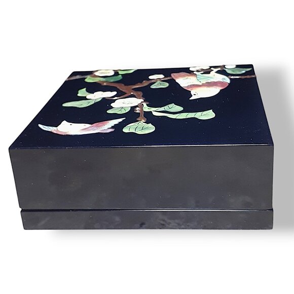 Japanese Raden Mother of Pearl Tea Flowers and Cassowaries Lacquer Jewelry Box - Picture 5 of 12